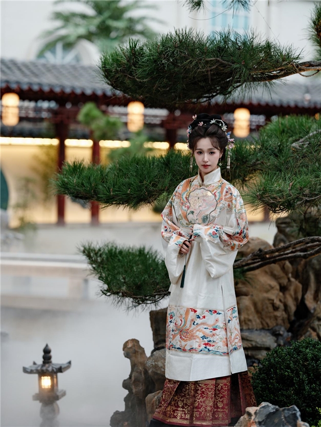 ​北京首家红楼梦主题沉浸式餐秀「宴外宴」盛大开园：入梦红楼，不负初见，引领餐饮文化新势能！(图14)